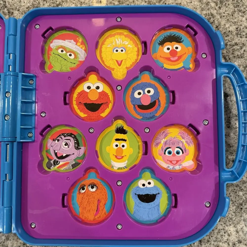 2015 Sesame Street/Hasbro-Cookie Monsters Numbers On the Go Case/Playset-Blue VG